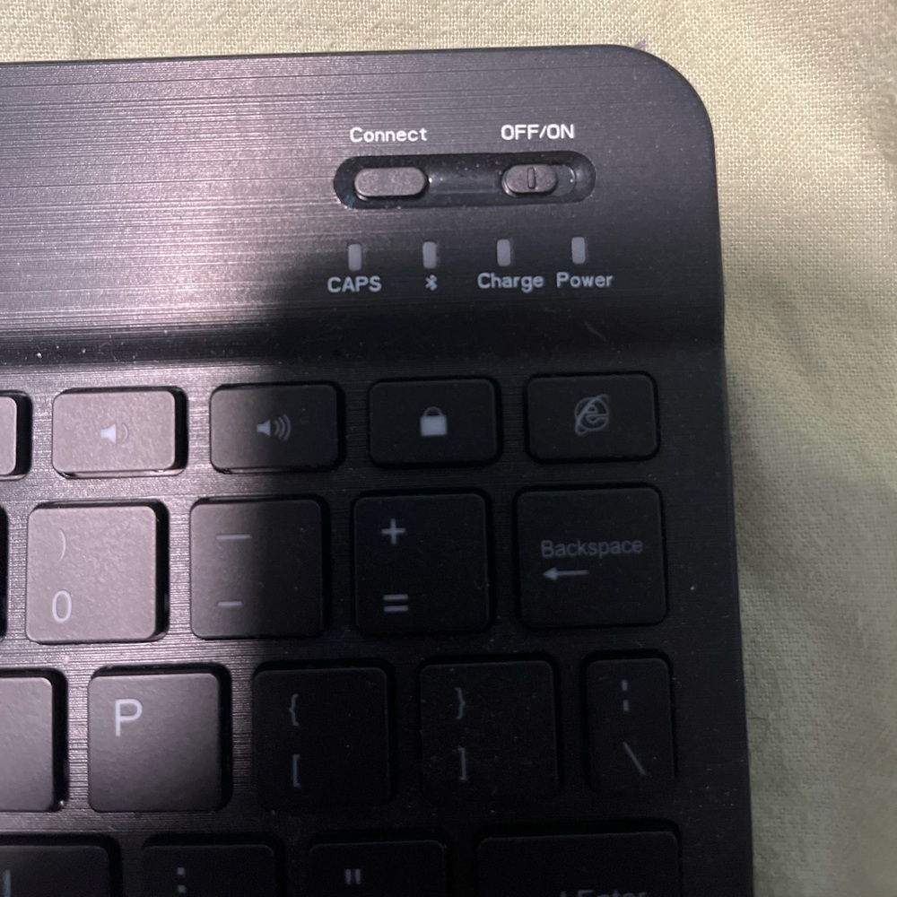 FINTIE Bluetooth keyboard